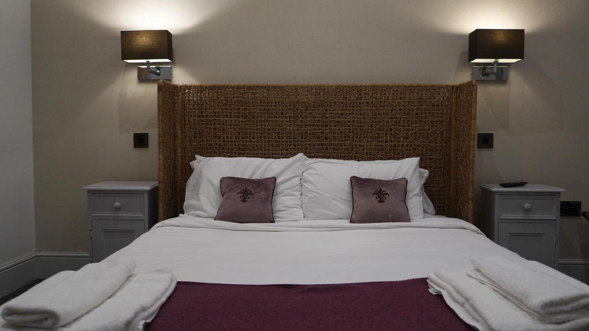 Hotel The Bell Shifnal Esterno foto